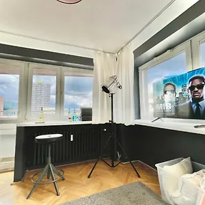 Super Silver 2xmetro Parking Wifi 300 Mb/s Nowy Netflix Hbo Appletv Filharmonia Warszawa